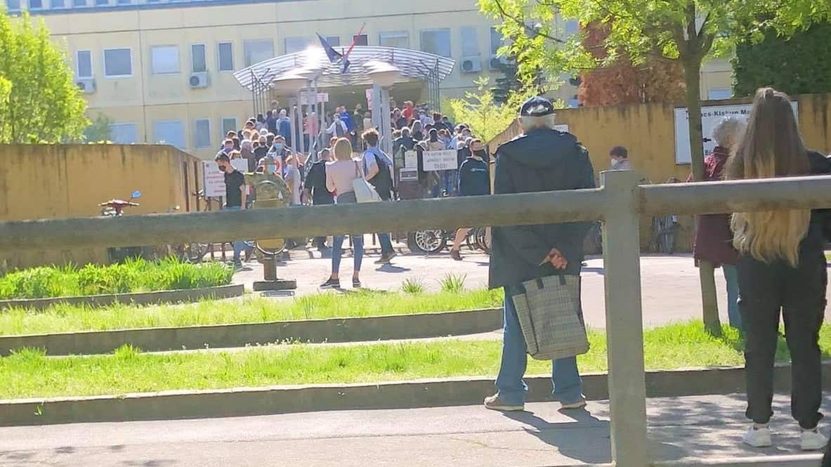 Olvasónk felvétele péntek délelőtt az oltási pontnál
