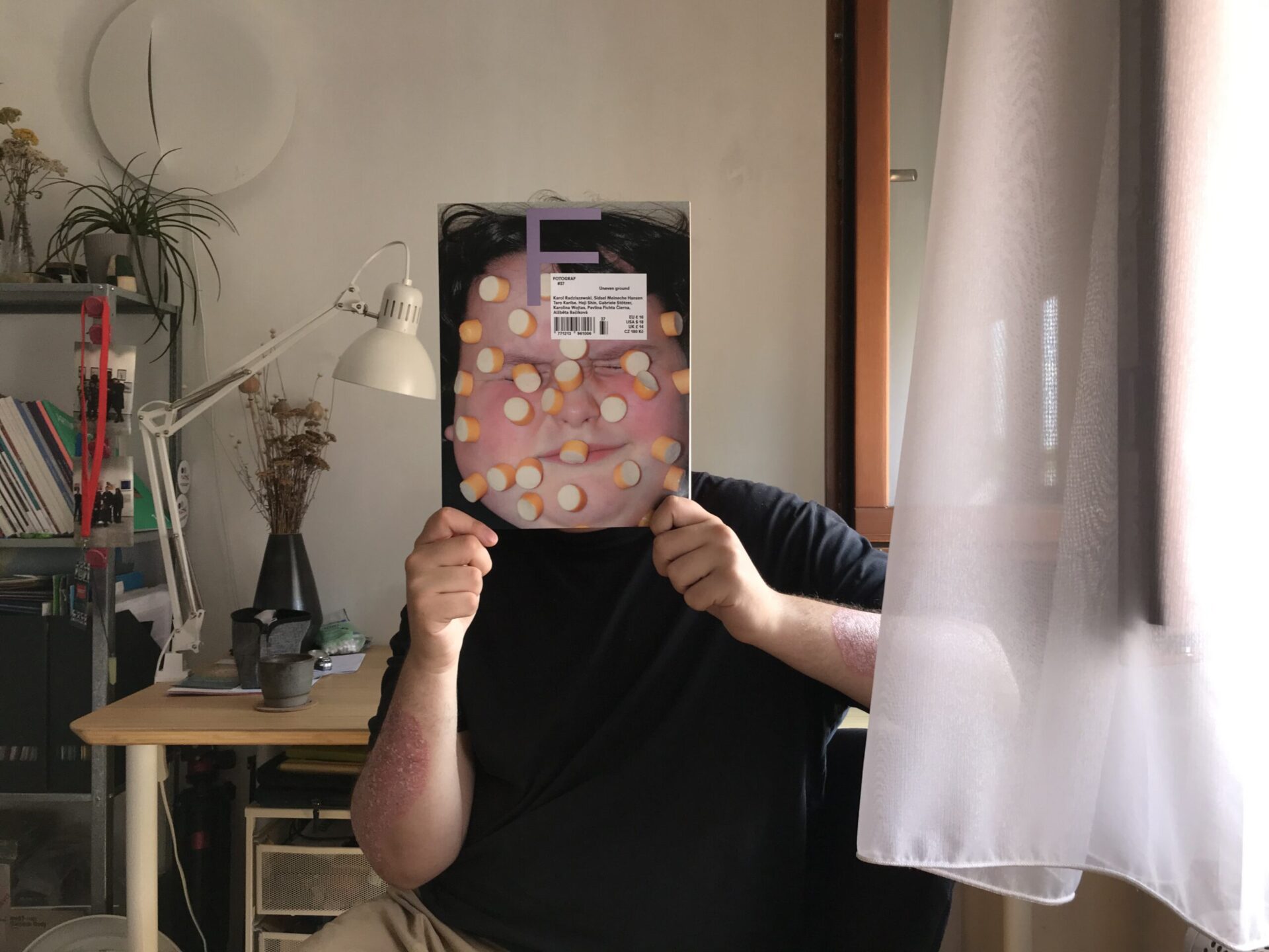 Dóka Gábor a Fotograf folyóirat 37. számával, Karolina Wojtas borítóképével