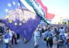 Eurobarométer: a magyarok a békét és a demokráciát féltik, és 46 százalékuk pozitívan gondol az Unióra