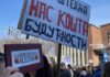 „Jó lenne nem diktatórikusan beszélni” – a békésen tiltakozó Szabadkán járt a KecsUP (fotókkal, videóval)
